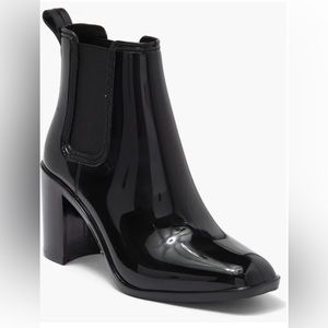 Black square toe shiny bootie